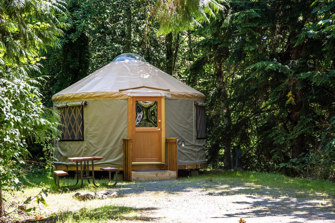 Mount Vernon Camping Resort 16 Ft. Yurt 6 Bow Exterior photo