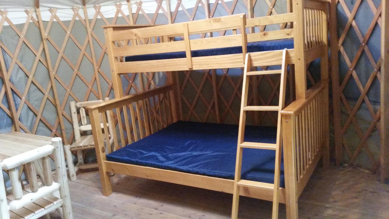 Mount Vernon Camping Resort 16 Ft. Yurt 6 Bow Exterior photo